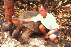 09.-Galapagos.-Con-la-vieja-Charles