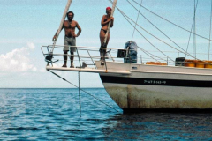 18.-Marquesas.-La-llegada-de-Gabriel-y-Tania-a-Fau-Hiva