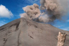 7.-Vanuatu.-El-volcan-Yasur-nos-da-la-bienvenida