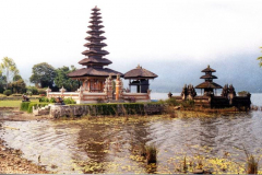 14.-Indonesia.-Pequeno-templo-budista-en-Bali